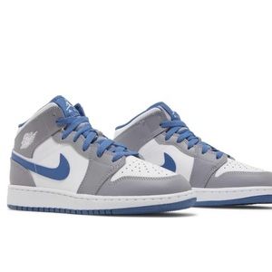 Worn Once - Nike Air Jordan 1 Mid (GS) size 4.5Y